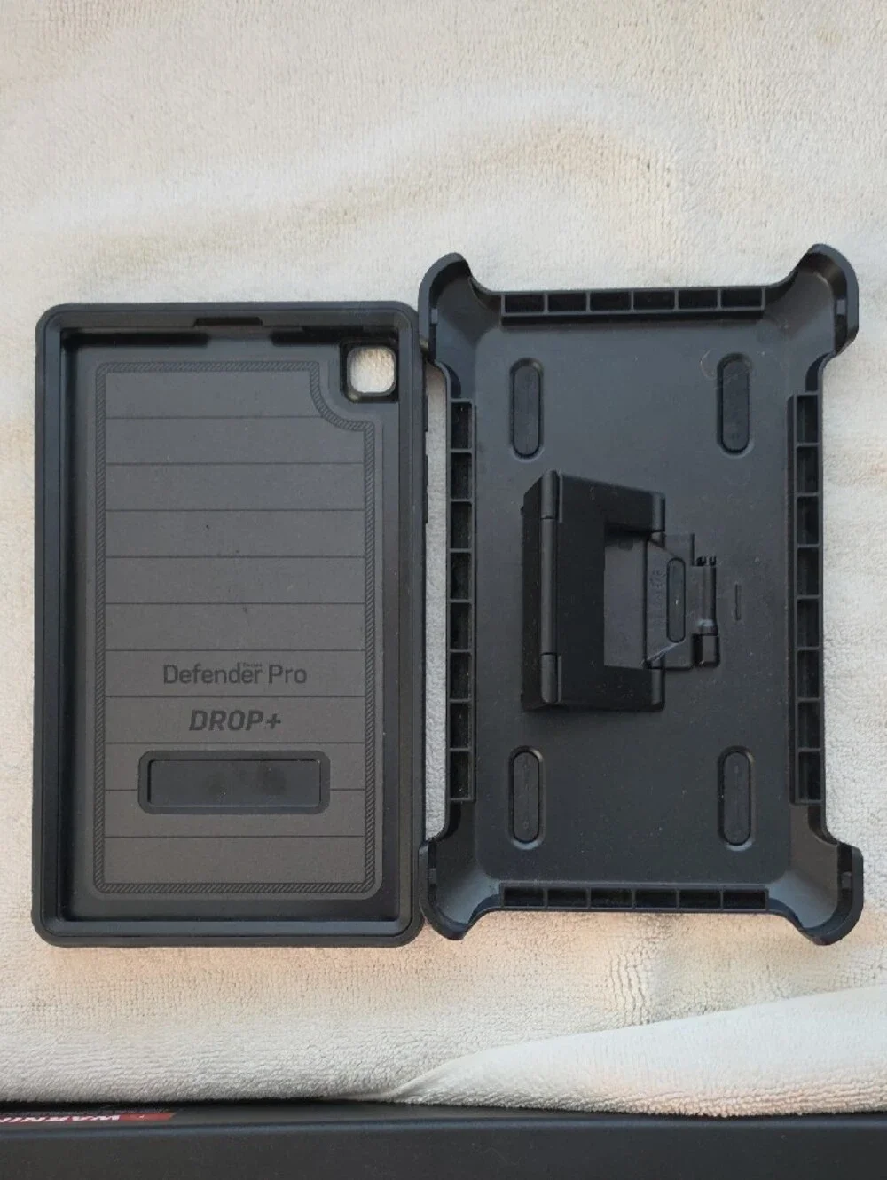 OtterBox Defender Pro Drop+ Heavy-Duty Black Phone Case